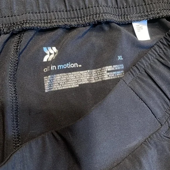 All in motion shorts size X-Large - Picture 3 of 4